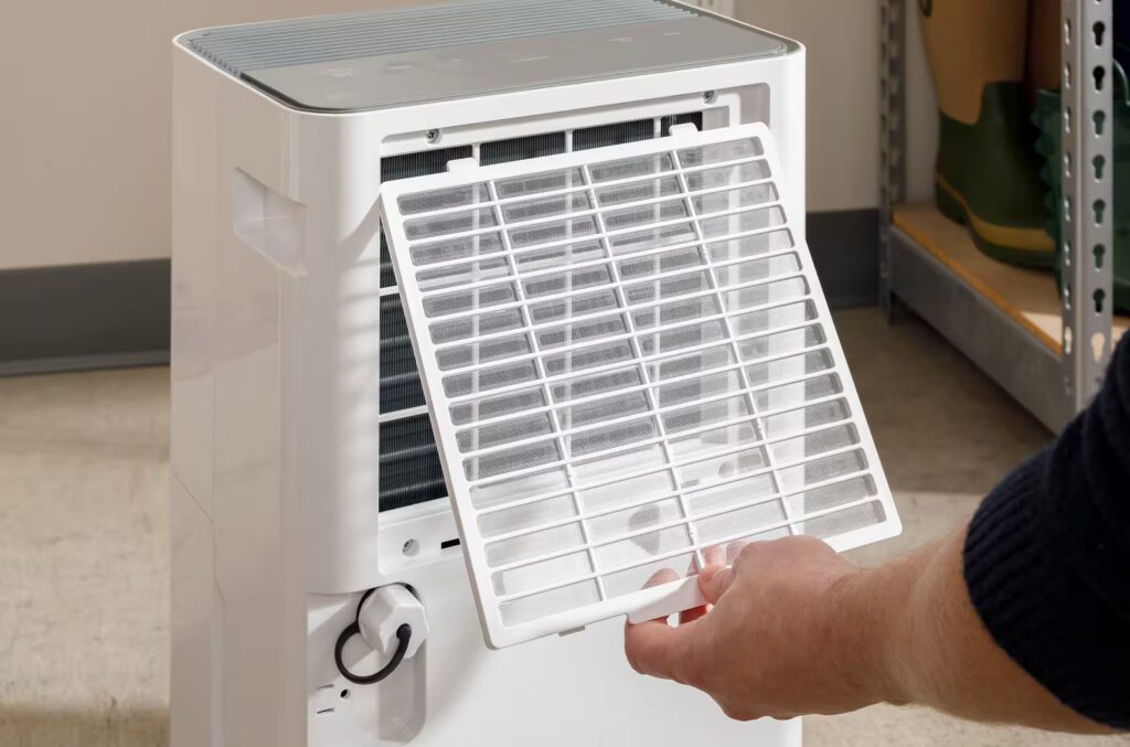 cách vệ sinh máy lạnh di động tại nhà